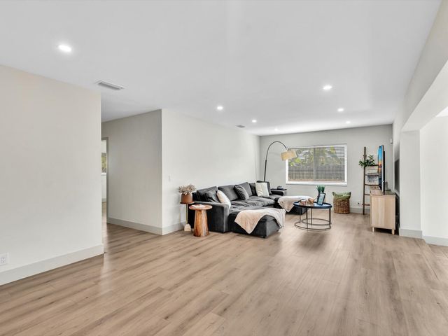 3904 Lowson Boulevard, Delray Beach, FL 33445
