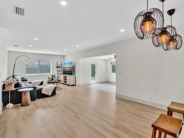 3904 Lowson Boulevard, Delray Beach, FL 33445
