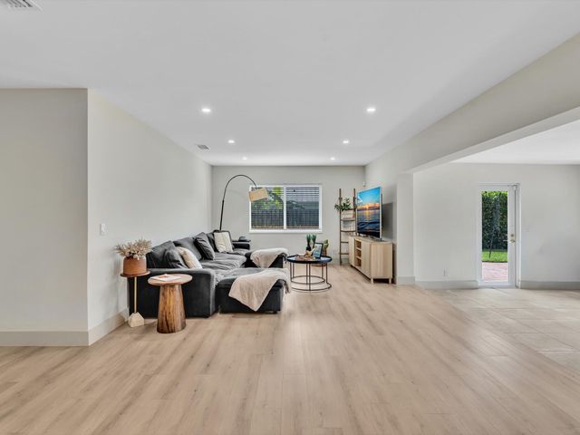 3904 Lowson Boulevard, Delray Beach, FL 33445