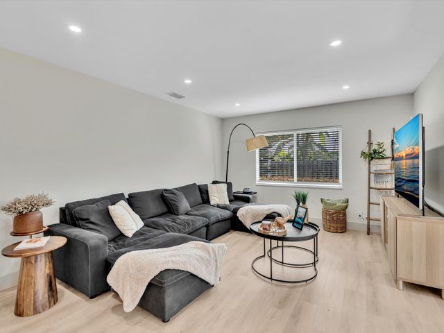 3904 Lowson Boulevard, Delray Beach, FL 33445