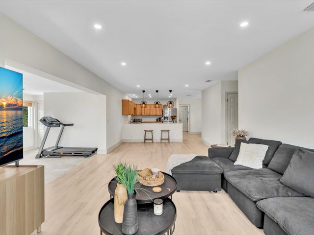 3904 Lowson Boulevard, Delray Beach, FL 33445