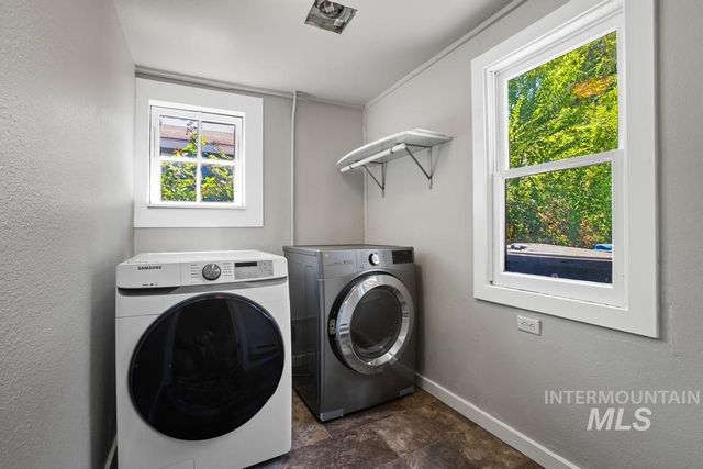 206 W 35th Street, Garden City, ID 83714