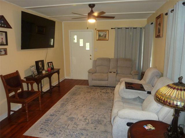 116 W Cayuga Drive, Athens, TX 75751