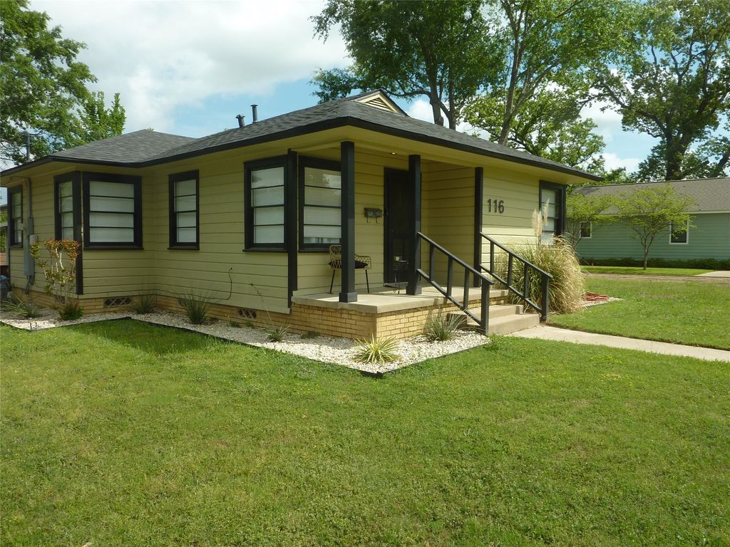 116 W Cayuga Drive, Athens, TX 75751