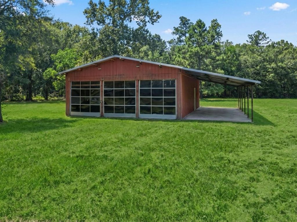 160 County Road 6498, Dayton, TX 77535