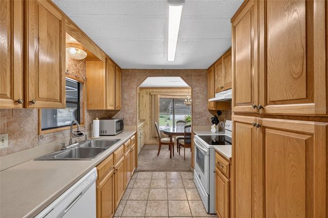 6510 NE 2ND PLACE, Ocala, FL 34470