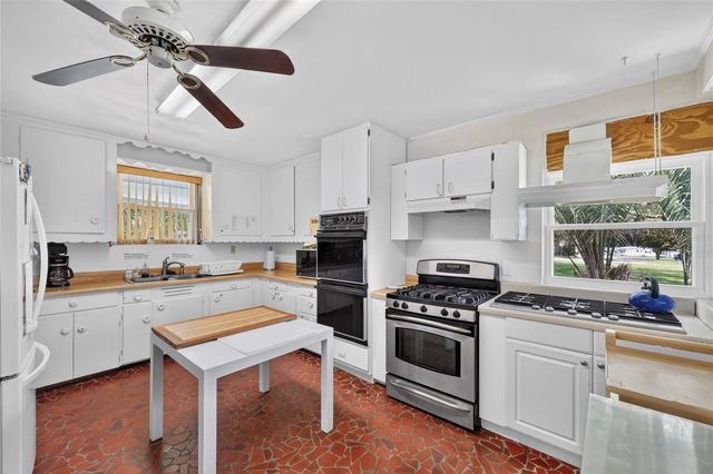 6510 NE 2ND PLACE, Ocala, FL 34470