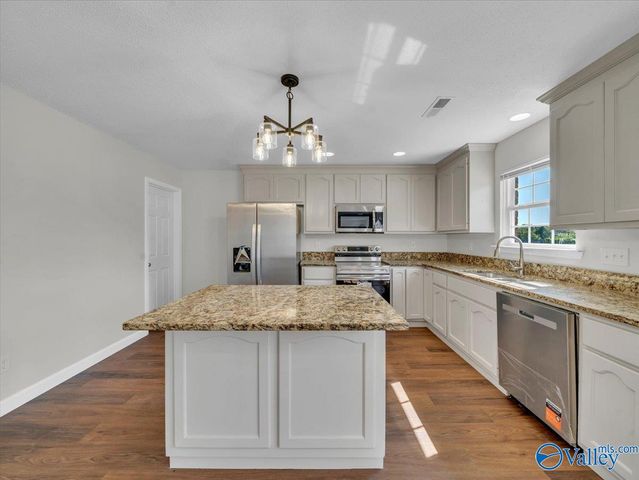 4822 Inglewood Court SE, Owens Cross Roads, AL 35763