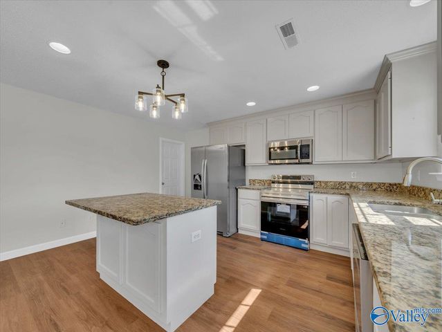 4822 Inglewood Court SE, Owens Cross Roads, AL 35763