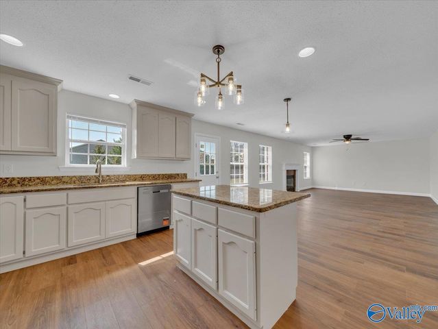 4822 Inglewood Court SE, Owens Cross Roads, AL 35763