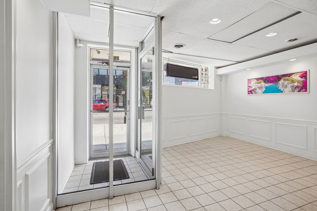 2832 N Milwaukee Avenue, Chicago, IL 60618