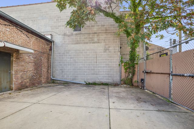 2832 N Milwaukee Avenue, Chicago, IL 60618