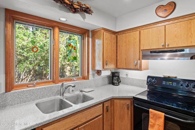 11089 N Point Hayden Dr, Hayden Lake, ID 83835