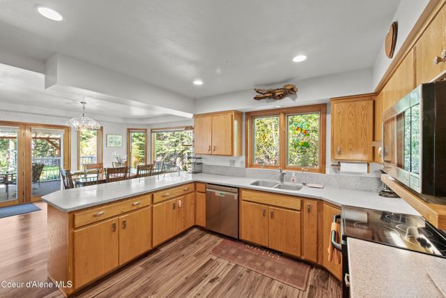 11089 N Point Hayden Dr, Hayden Lake, ID 83835