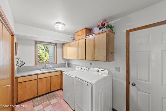 11089 N Point Hayden Dr, Hayden Lake, ID 83835