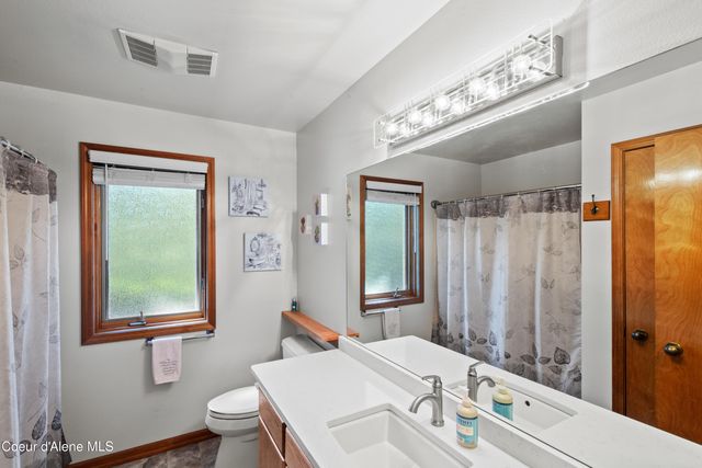 11089 N Point Hayden Dr, Hayden Lake, ID 83835