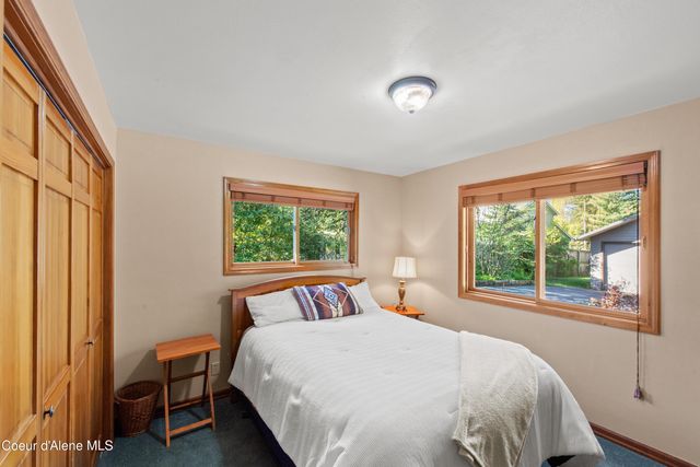 11089 N Point Hayden Dr, Hayden Lake, ID 83835