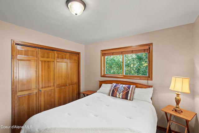 11089 N Point Hayden Dr, Hayden Lake, ID 83835