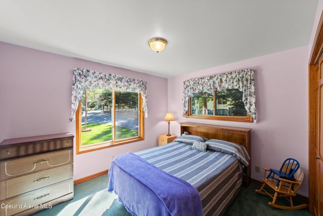 11089 N Point Hayden Dr, Hayden Lake, ID 83835