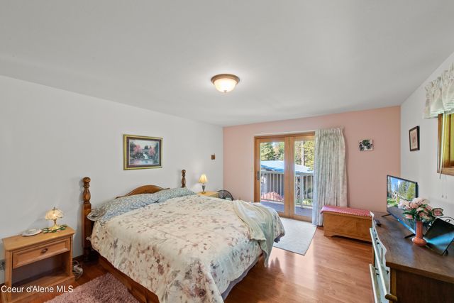 11089 N Point Hayden Dr, Hayden Lake, ID 83835