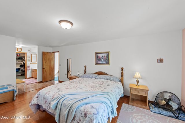 11089 N Point Hayden Dr, Hayden Lake, ID 83835
