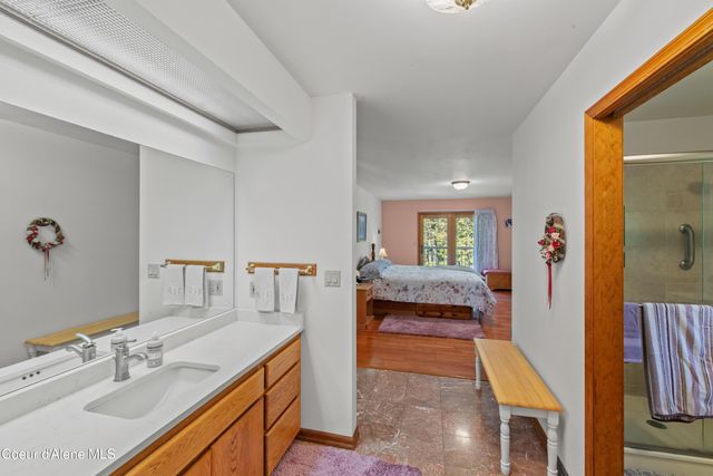 11089 N Point Hayden Dr, Hayden Lake, ID 83835