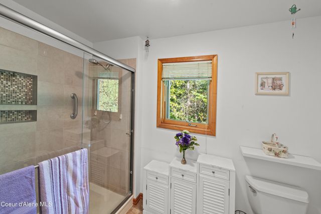 11089 N Point Hayden Dr, Hayden Lake, ID 83835