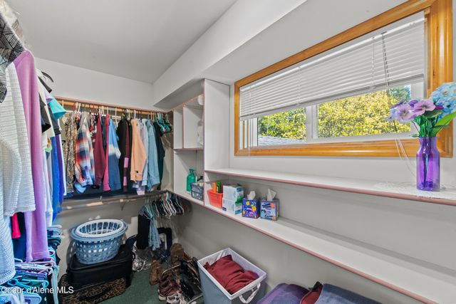 11089 N Point Hayden Dr, Hayden Lake, ID 83835