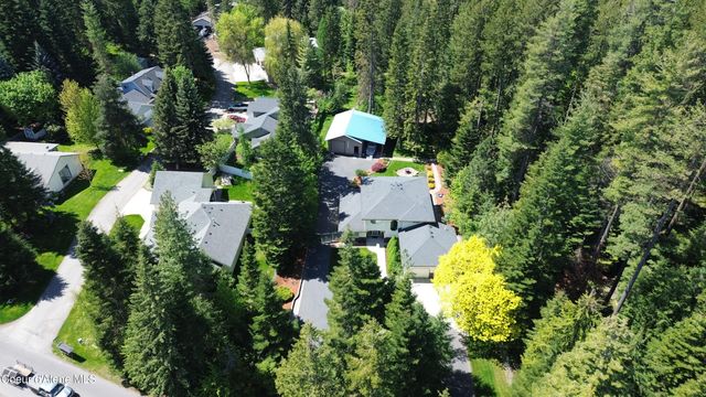 11089 N Point Hayden Dr, Hayden Lake, ID 83835