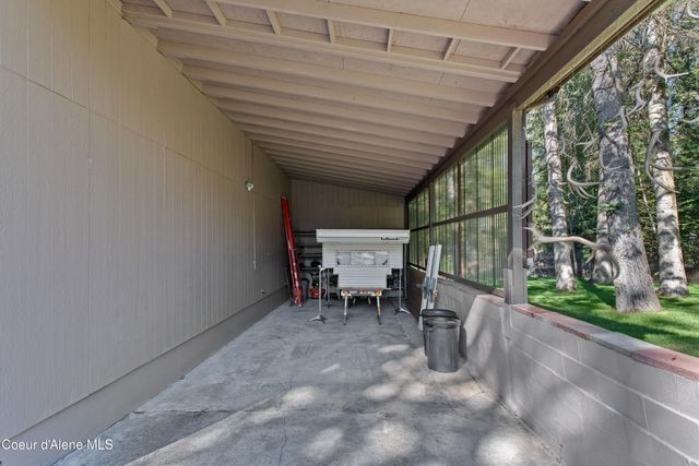 11089 N Point Hayden Dr, Hayden Lake, ID 83835