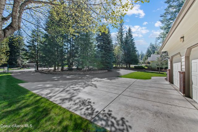 11089 N Point Hayden Dr, Hayden Lake, ID 83835