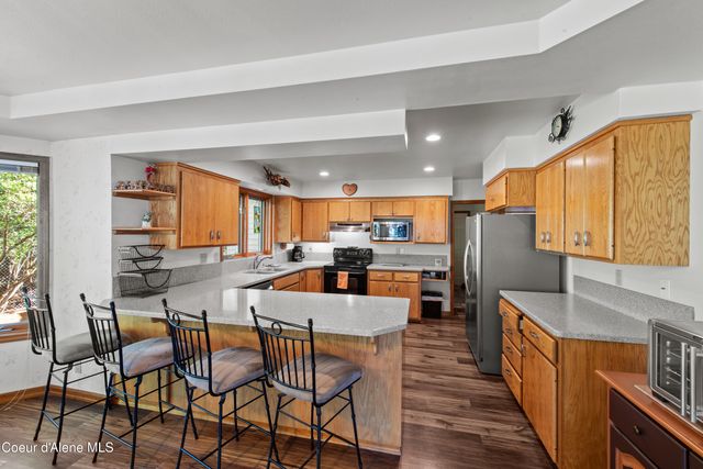 11089 N Point Hayden Dr, Hayden Lake, ID 83835