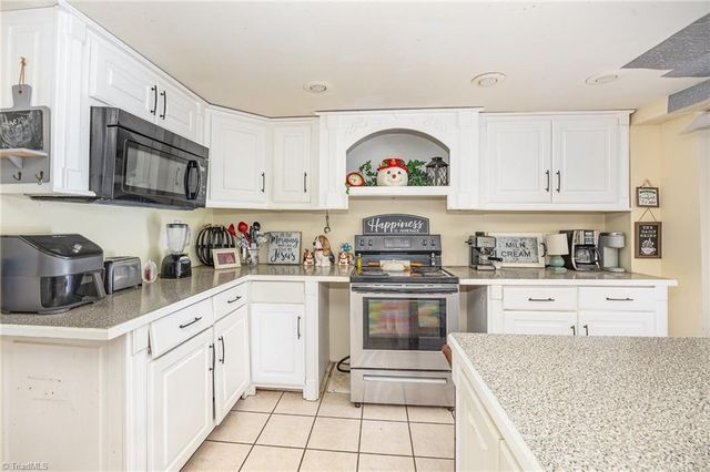 334 E Swannanoa Avenue, Liberty, NC 27298