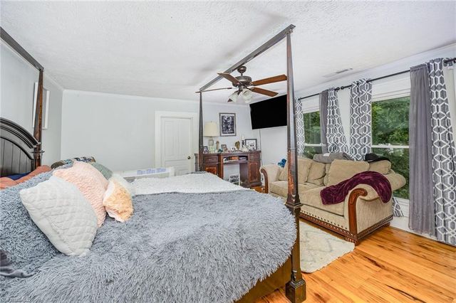 334 E Swannanoa Avenue, Liberty, NC 27298