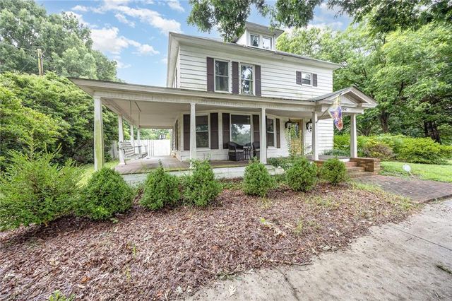 334 E Swannanoa Avenue, Liberty, NC 27298