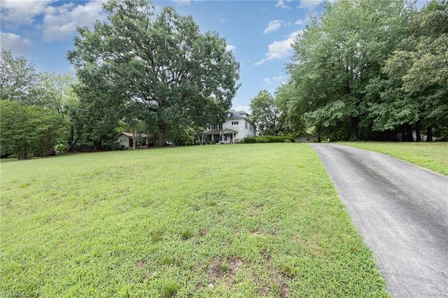 334 E Swannanoa Avenue, Liberty, NC 27298