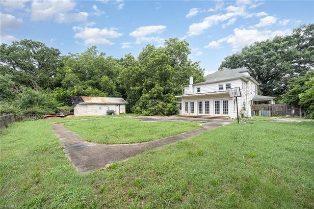 334 E Swannanoa Avenue, Liberty, NC 27298