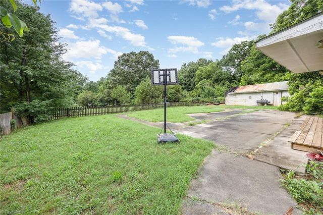 334 E Swannanoa Avenue, Liberty, NC 27298