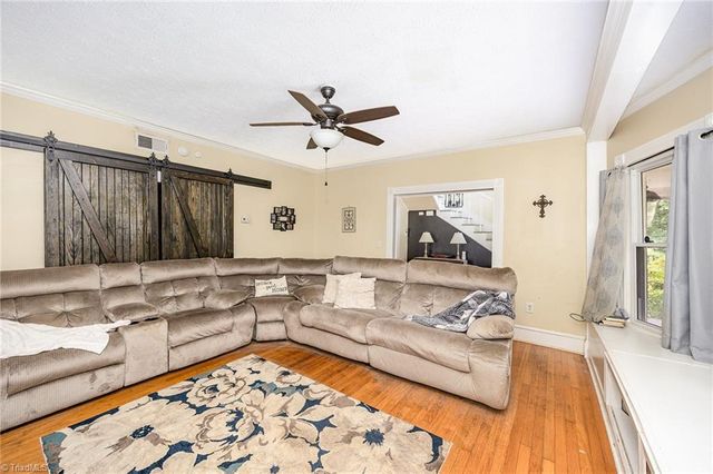 334 E Swannanoa Avenue, Liberty, NC 27298
