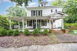334 E Swannanoa Avenue, Liberty, NC 27298