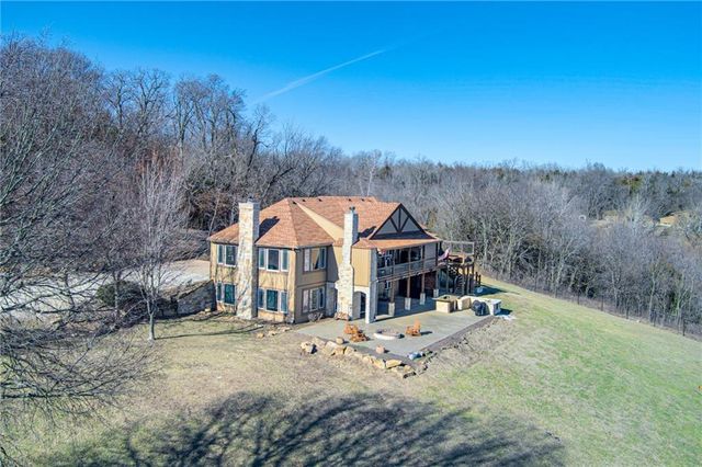 22528 Hatchell Road, Tonganoxie, KS 66086