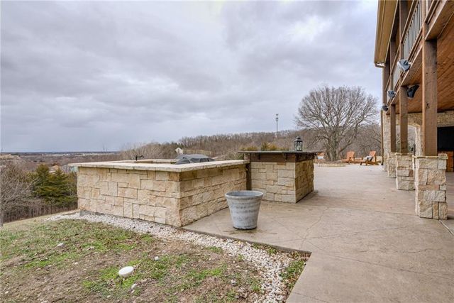 22528 Hatchell Road, Tonganoxie, KS 66086