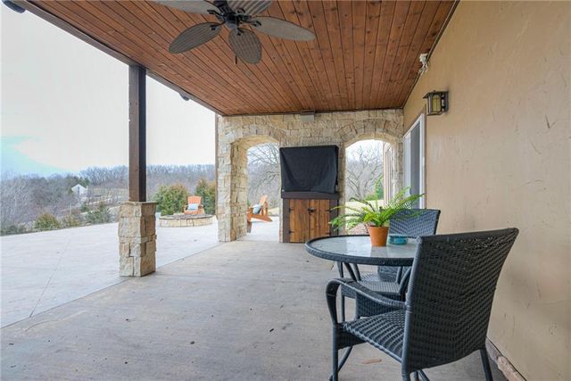 22528 Hatchell Road, Tonganoxie, KS 66086