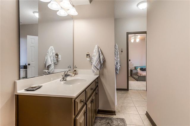 22528 Hatchell Road, Tonganoxie, KS 66086