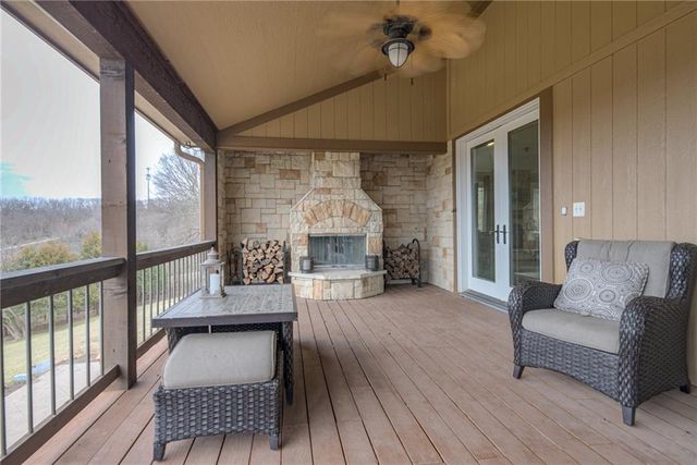 22528 Hatchell Road, Tonganoxie, KS 66086