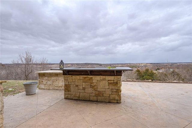 22528 Hatchell Road, Tonganoxie, KS 66086