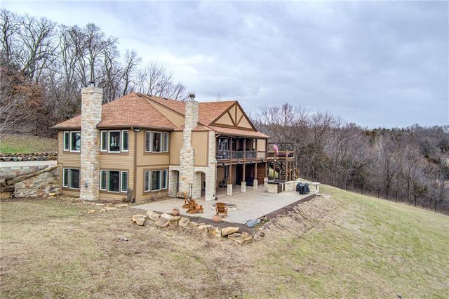 22528 Hatchell Road, Tonganoxie, KS 66086