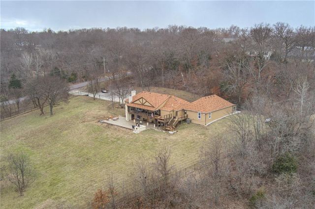 22528 Hatchell Road, Tonganoxie, KS 66086