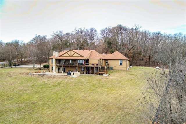 22528 Hatchell Road, Tonganoxie, KS 66086