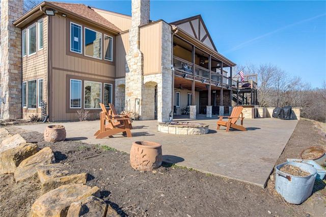 22528 Hatchell Road, Tonganoxie, KS 66086